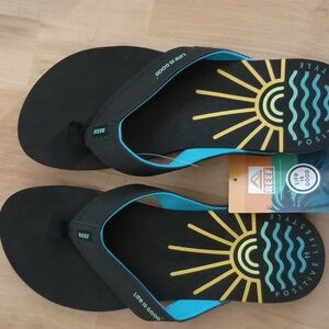 Life is good size 11 brand new with tags mens flip flops sandals